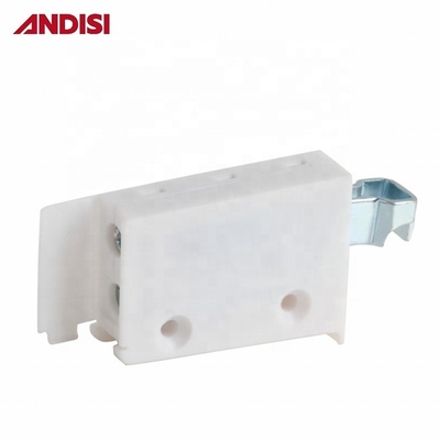 Colgador de pared de gabinete de plástico práctico para almacenar accesorios de cocina y baño